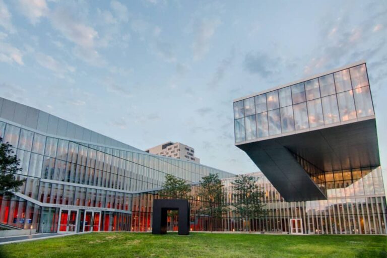 In today’s fast-paced, digitally connected world, traditional classroom learning is no longer the only path to a high-quality education. Online university programs have
