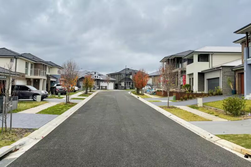 Following Cenbank’s increase, major Australian banks also raise home loan rates.